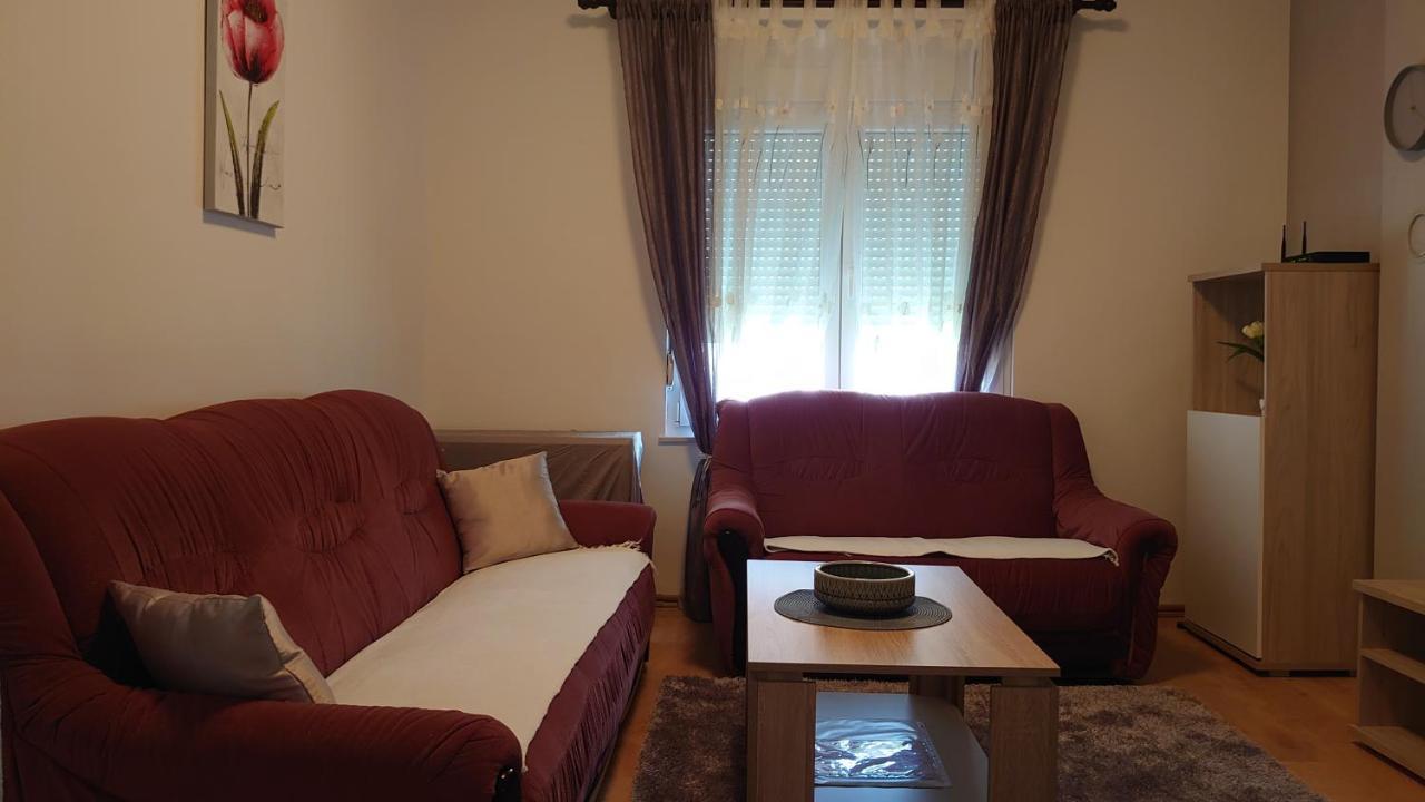 Apartments Tulipan - With Free Private Parking Garage โมสตาร์ ภายนอก รูปภาพ