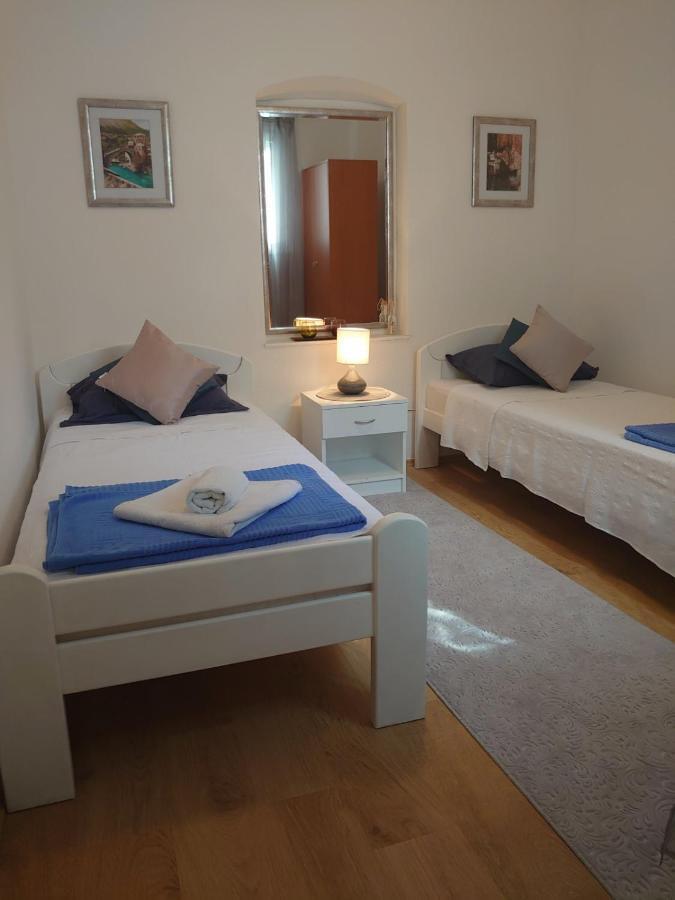 Apartments Tulipan - With Free Private Parking Garage โมสตาร์ ภายนอก รูปภาพ